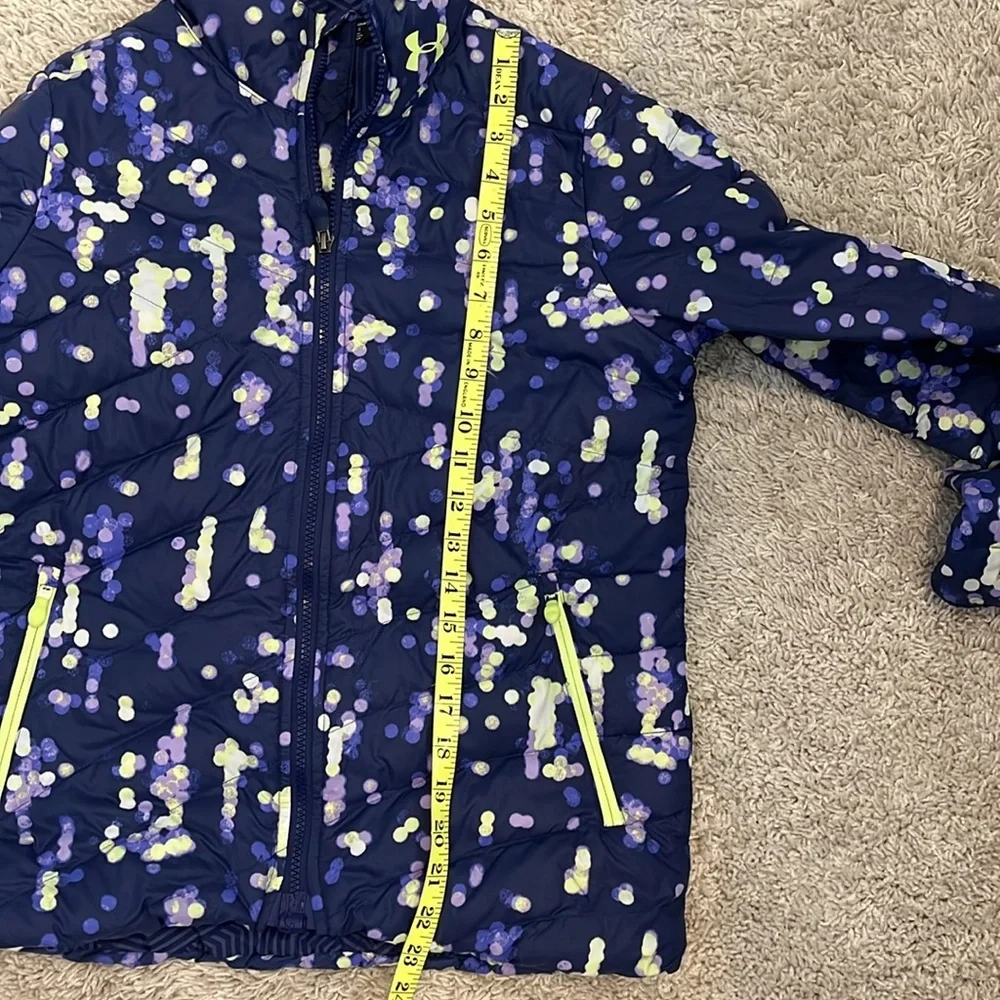 Girls Under Armour SZ L infrared cold gear jacket.Zip front & pockets.Excellent